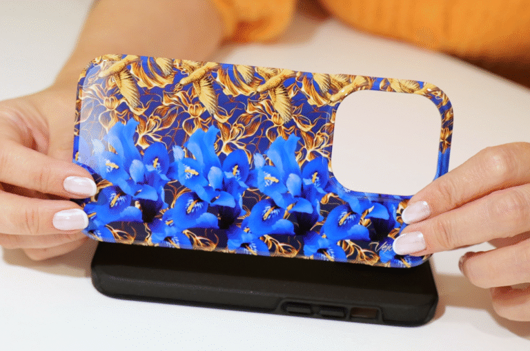 Blue irises 3d stereogram phone case