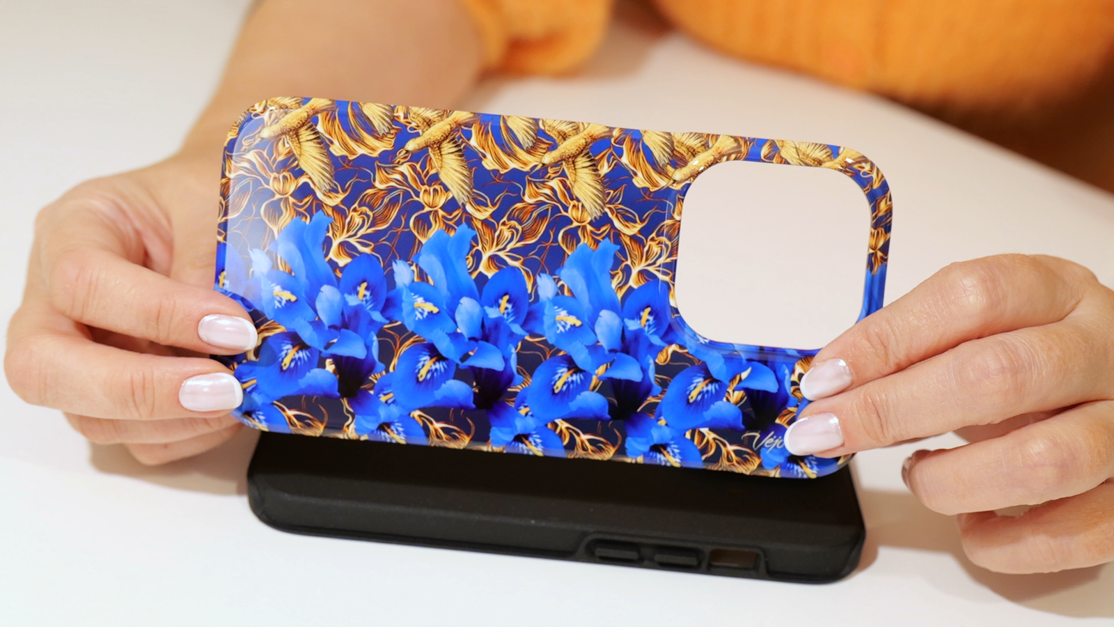 Blue irises 3d stereogram phone case