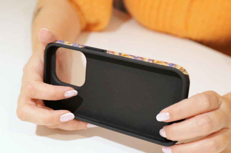 Blue irises 3d stereogram phone case