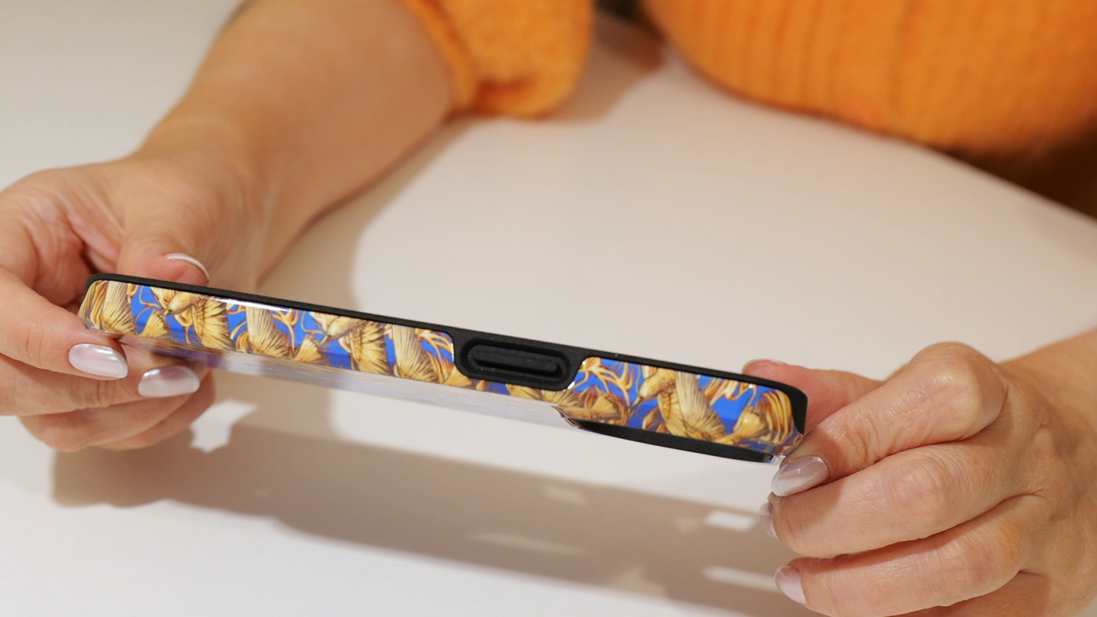 Blue irises 3d stereogram phone case