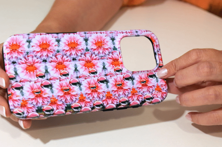 Pink dahlias 3d stereogram phone case