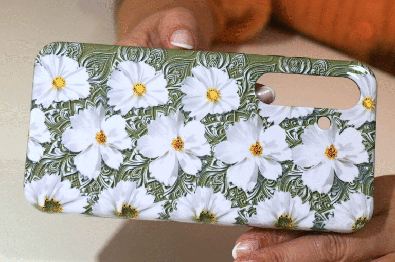 White flowers on a green background 3d stereogram phone case