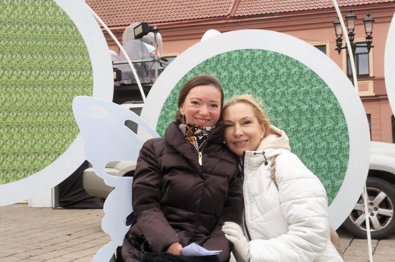 Exhibition of 3D stereograms "Garden of Paradise" in kaunas town hall square