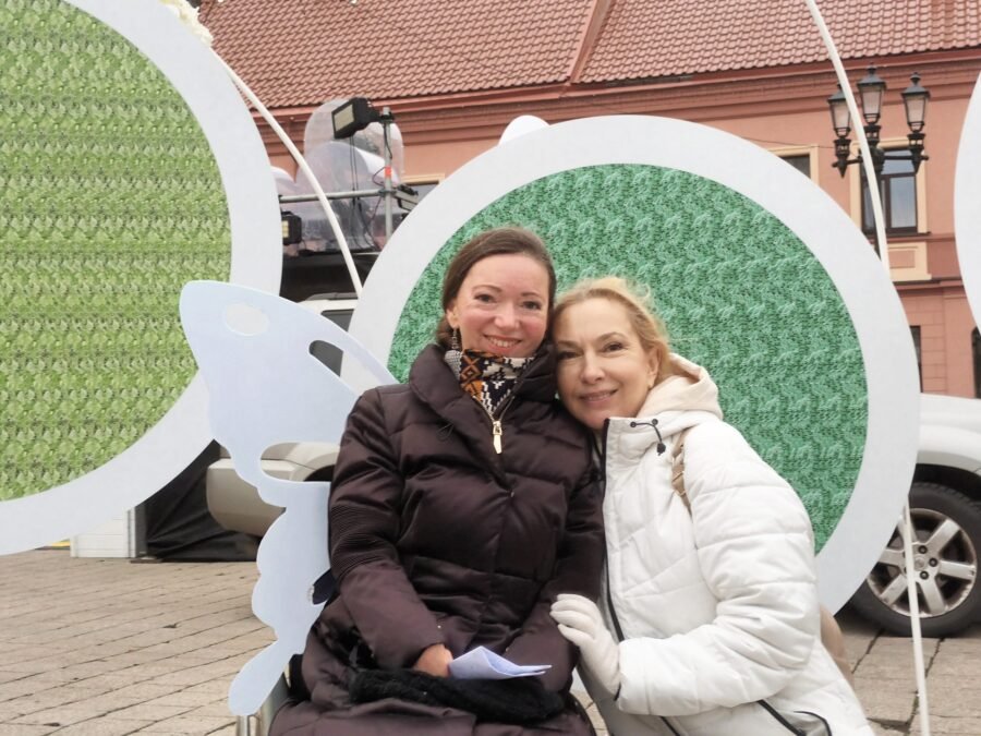 Exhibition of 3D stereograms "Garden of Paradise" in kaunas town hall square