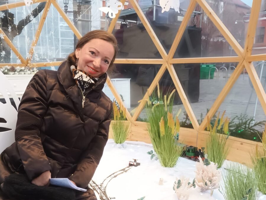Exhibition of 3D stereograms "Garden of Paradise" in kaunas town hall square